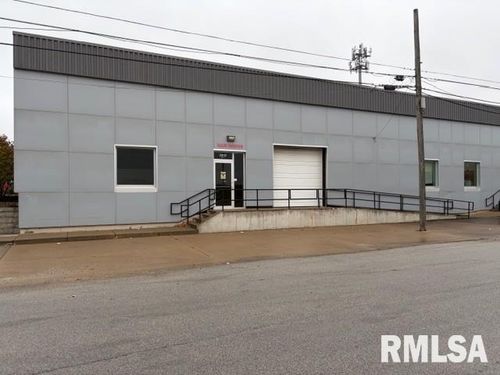 3800 River Dr, Moline, IL, 61265-1751 | Card Image