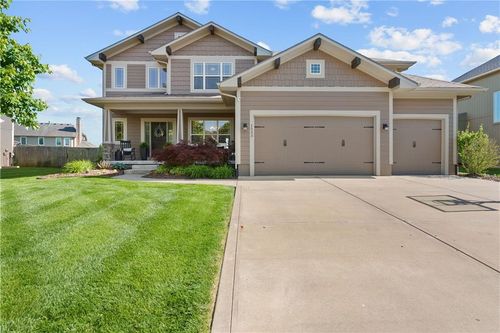 1533 Sw 41st St, Lee's Summit, MO, 64082-3812 | Card Image