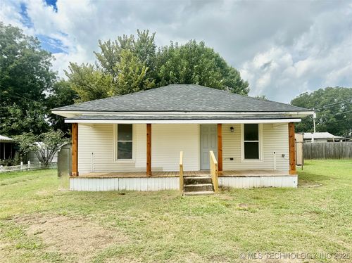 108 S Collins St, Colbert, OK, 74733-2018 | Card Image