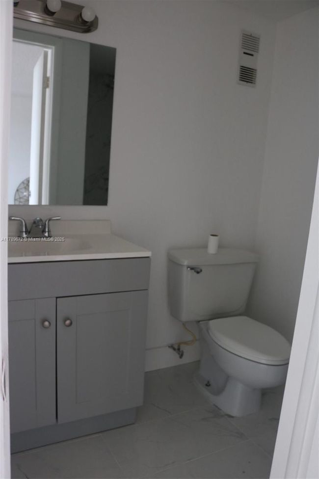 B304 - 3490 Foxcroft Rd, Condo with 2 bedrooms, 2 bathrooms and null parking in Miramar FL | Image 19