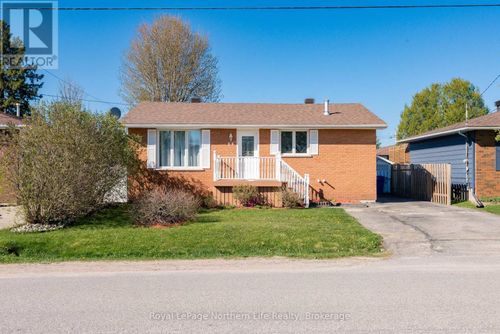 99 Strathcona Dr, North Bay, ON, P1A2N5 | Card Image
