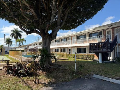 apt-18-450 Layne Blvd, Hallandale Beach, FL, 33009-5733 | Card Image