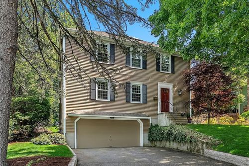 372 Central Street, Newton, MA, 02466 | Card Image