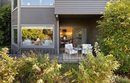 402-2616 4th Ave N, Seattle, WA, 98109-1960 | Card Image