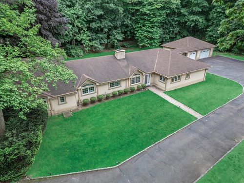 9 Knoll Rd, Sands Point, NY, 11050-1924 | Card Image