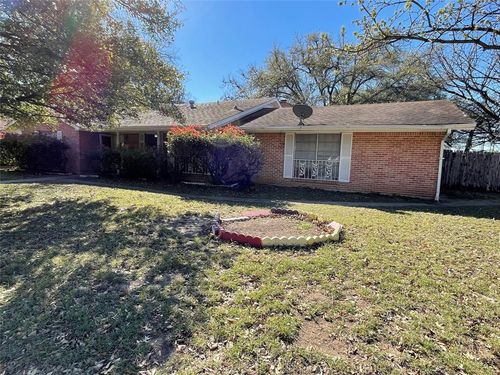 1901 Greenbrook Pkwy, Austin, TX, 78723-3437 | Card Image