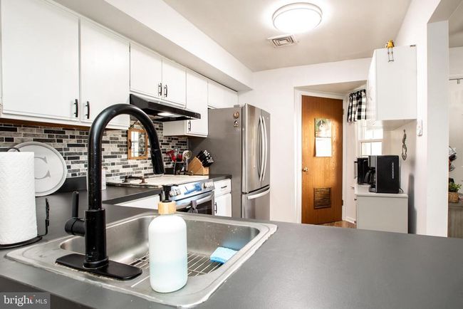 7 Raintree Dr, Townhouse with 2 bedrooms, 2 bathrooms and null parking in Hamilton NJ | Image 4