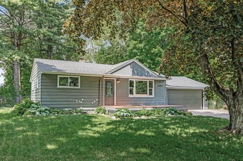 13294 Andrews Ave, Lindstrom, MN, 55045-9468 | Card Image