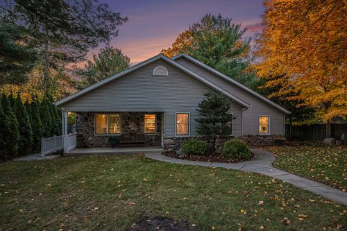 2932 S 3rd St, Niles, MI, 49120-4702 | Card Image