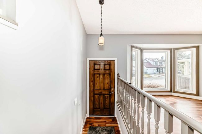 11 Cedargrove Way Sw, House other with 4 bedrooms, 3 bathrooms and 2 parking in Calgary AB | Image 9