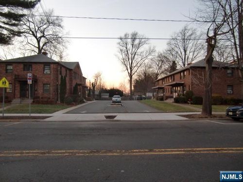 478 Broad Ave, Leonia, NJ, 07605-1660 | Card Image
