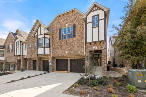 111 Kensington Dr, Lewisville, TX, 75067-4904 | Card Image