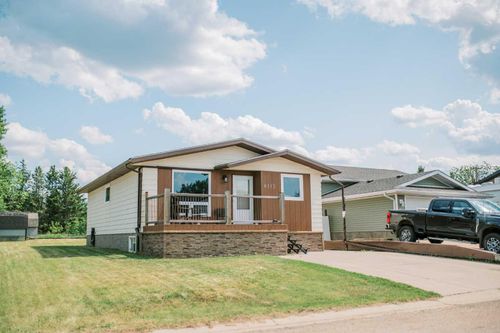 6113 38 Avenue, Stettler, AB, T4K1G4 | Card Image