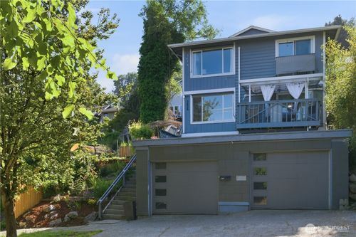 3824 23rd Ave Sw, Seattle, WA, 98106-1123 | Card Image