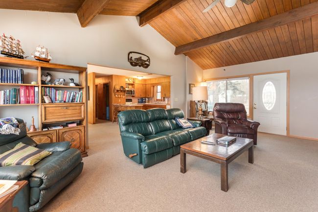 Beautiful vaulted ceilings | Image 10
