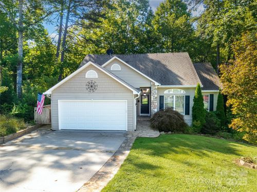 33 Red Fox Ln, Brevard, NC, 28712-9628 | Card Image