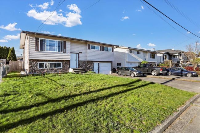 45635 Reece Avenue, House other with 4 bedrooms, 2 bathrooms and 1 parking in Chilliwack BC | Image 2
