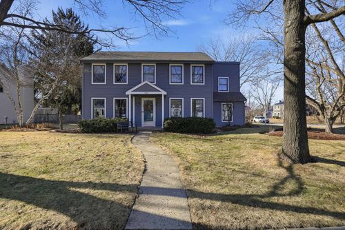 545 Blackhawk Dr, Batavia, IL, 60510-1126 | Card Image