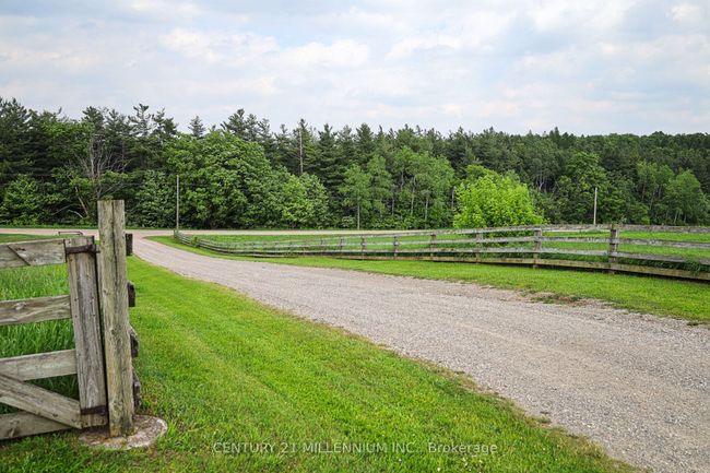 835526 4 Th Line, Home with 4 bedrooms, 2 bathrooms and 10 parking in Mono ON | Image 6