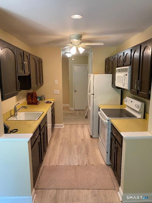 11-77-11 Courtland Ave, Stamford, CT, 06902-3451 | Card Image
