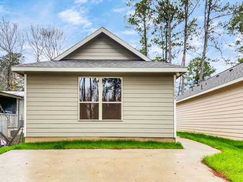 11593 Persimmon St, Willis, TX, 77318-7294 | Card Image