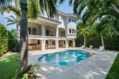 3061 N Bay Rd, House other with 7 bedrooms, 5 bathrooms and null parking in Miami Beach FL | Image 1