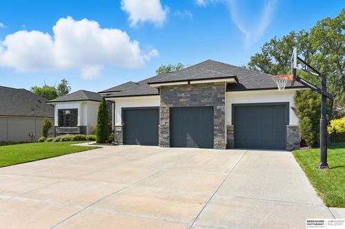 11018 S 174th St, Omaha, NE, 68136-4082 | Card Image