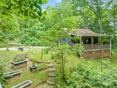 322 Mckinzie Pl, Waynesville, NC, 28785-9711 | Card Image