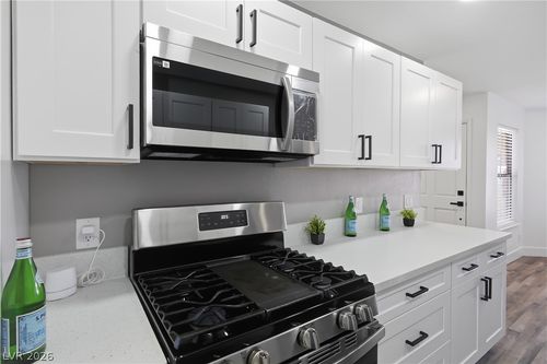 7064 Picaroon Ln, Las Vegas, NV, 89145-0166 | Card Image