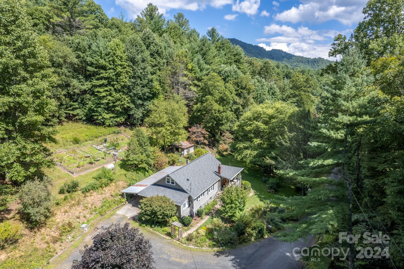 Sparks Rd, Bakersville, NC 28705