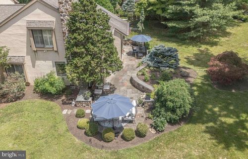 8 Sugar Knoll Dr, Devon, PA, 19333-1557 | Card Image