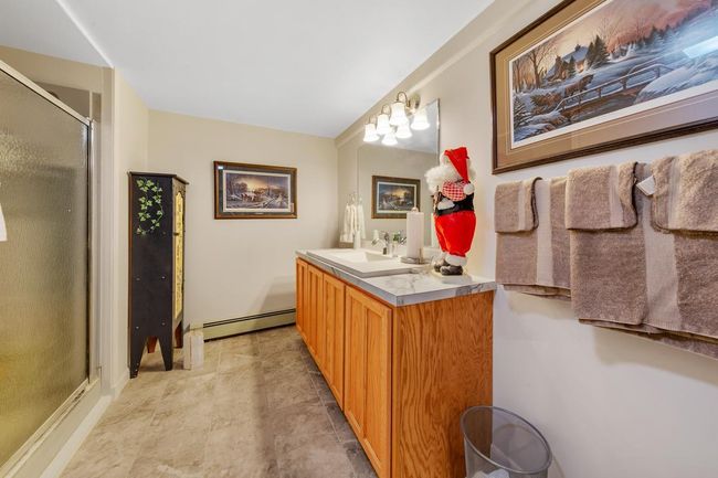 51 Bathroom_lower.jpg | Image 44