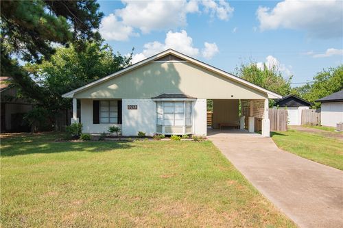 3213 Heatherwood Dr, Bryan, TX, 77801-2412 | Card Image