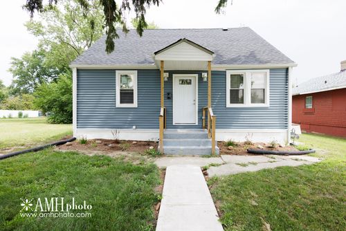 370 S Albert Blvd, Kankakee, IL, 60901-4406 | Card Image