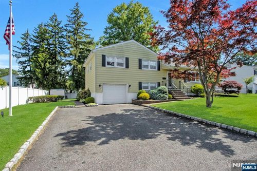 40 Furman Dr, Emerson, NJ, 07630-1008 | Card Image