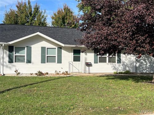 402 Willow Dr, O Fallon, IL, 62269-1079 | Card Image