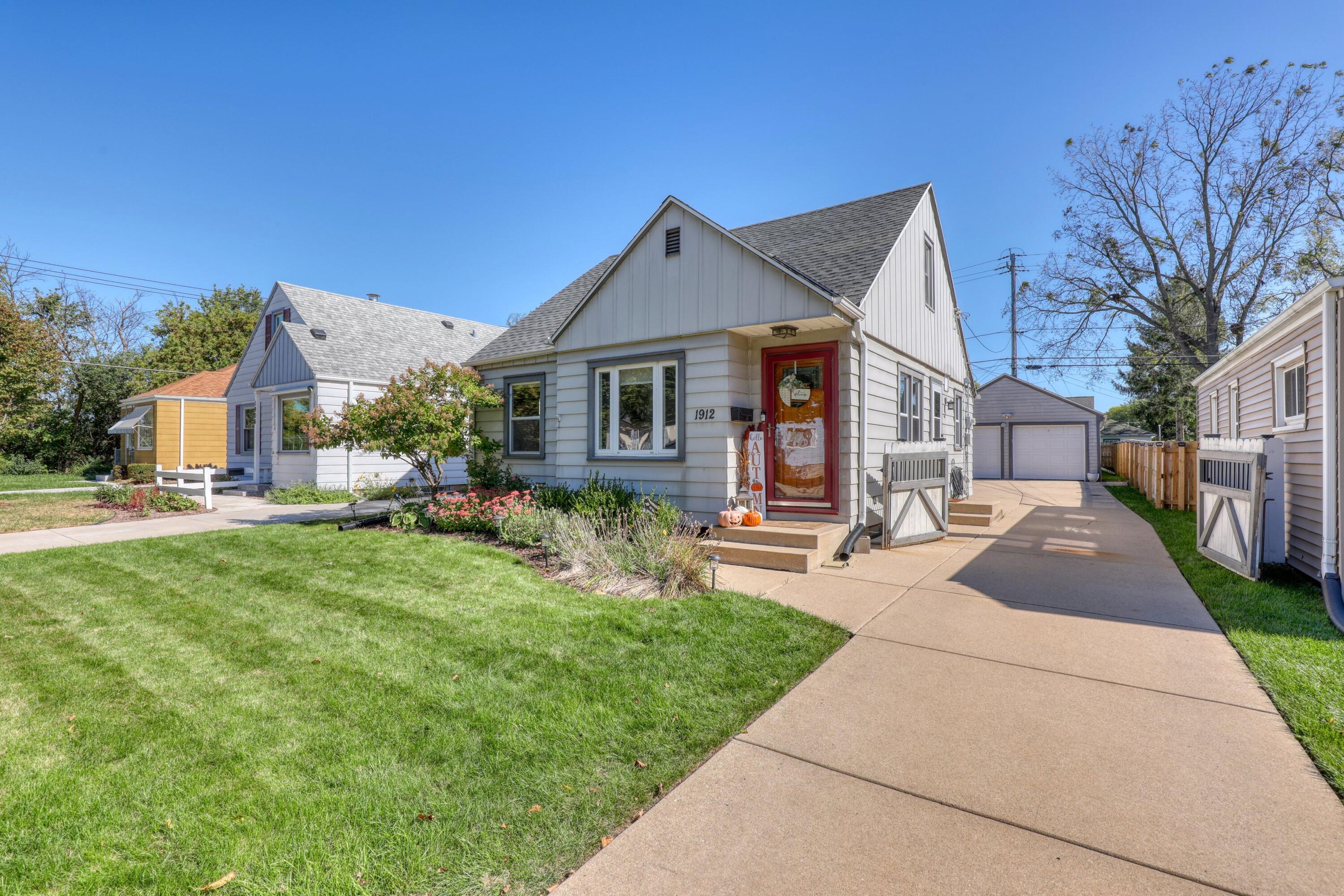 92nd St, Milwaukee, WI 53227