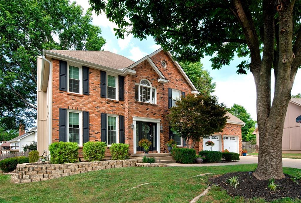 Greenwood Ct, Blue Springs, MO 64014