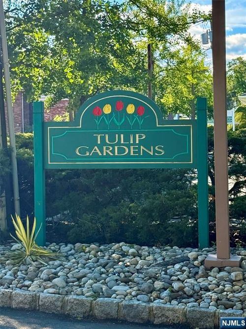 1 Tulip Cres, Little Falls, NJ, 07424-5626 | Card Image