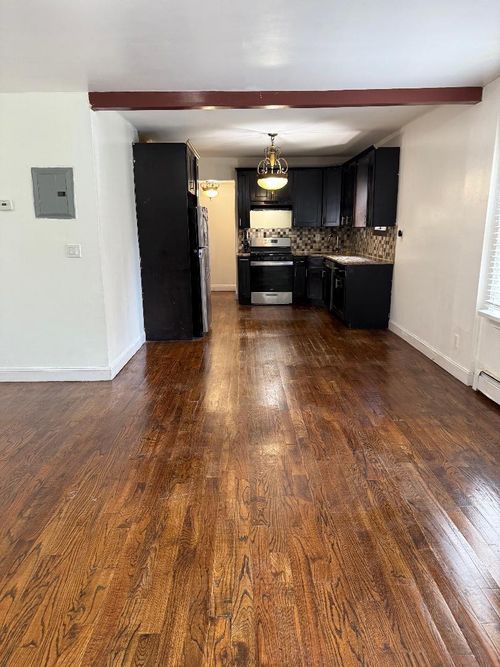19127 116th Ave, Saint Albans, NY, 11412-3101 | Card Image