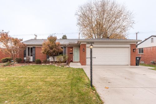14220 Knolson St, Livonia, MI, 48154-4757 | Card Image