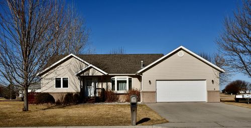1105 Somerset Dr, Thief River Falls, MN, 56701-3935 | Card Image