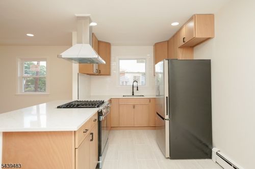 2l-41 River Edge Rd, River Edge, NJ, 07661-2461 | Card Image