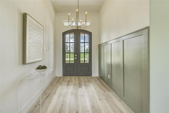 Open entry way with inviting and trendy fixtures welcoming you and your guests. | Image 5