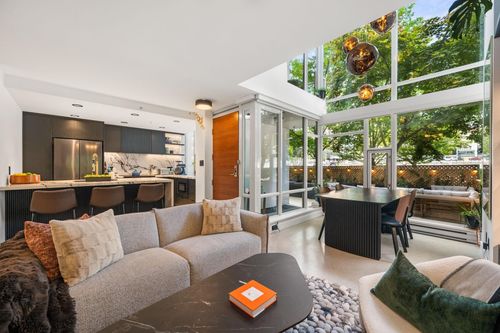 110-161 W Georgia St, Vancouver, BC, V6B0K9 | Card Image