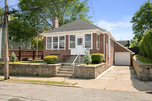 12 Linden St, New London, CT, 06320-4812 | Card Image