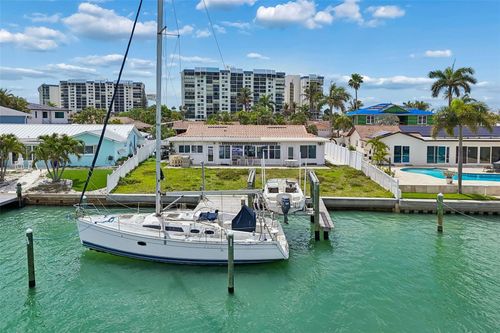 15 Bellevue Dr, TREASURE ISLAND, FL, 33706-1201 | Card Image