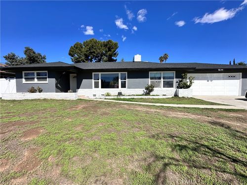 386 E Van Koevering, Rialto, CA, 92376 | Card Image