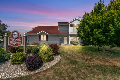 727 Wood River Ct, West Bend, WI, 53095-7857 | Card Image