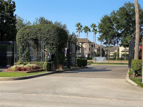6338 W Mystic Mdw, Houston, TX, 77021-2257 | Card Image